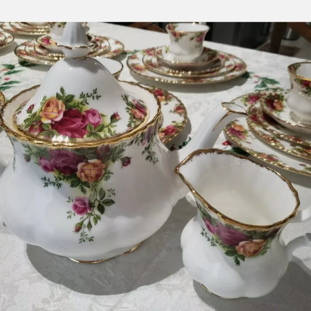 COPY - Prestine and beautiful  Royal Albert Old Country Rose 8settings Dinnerwa…